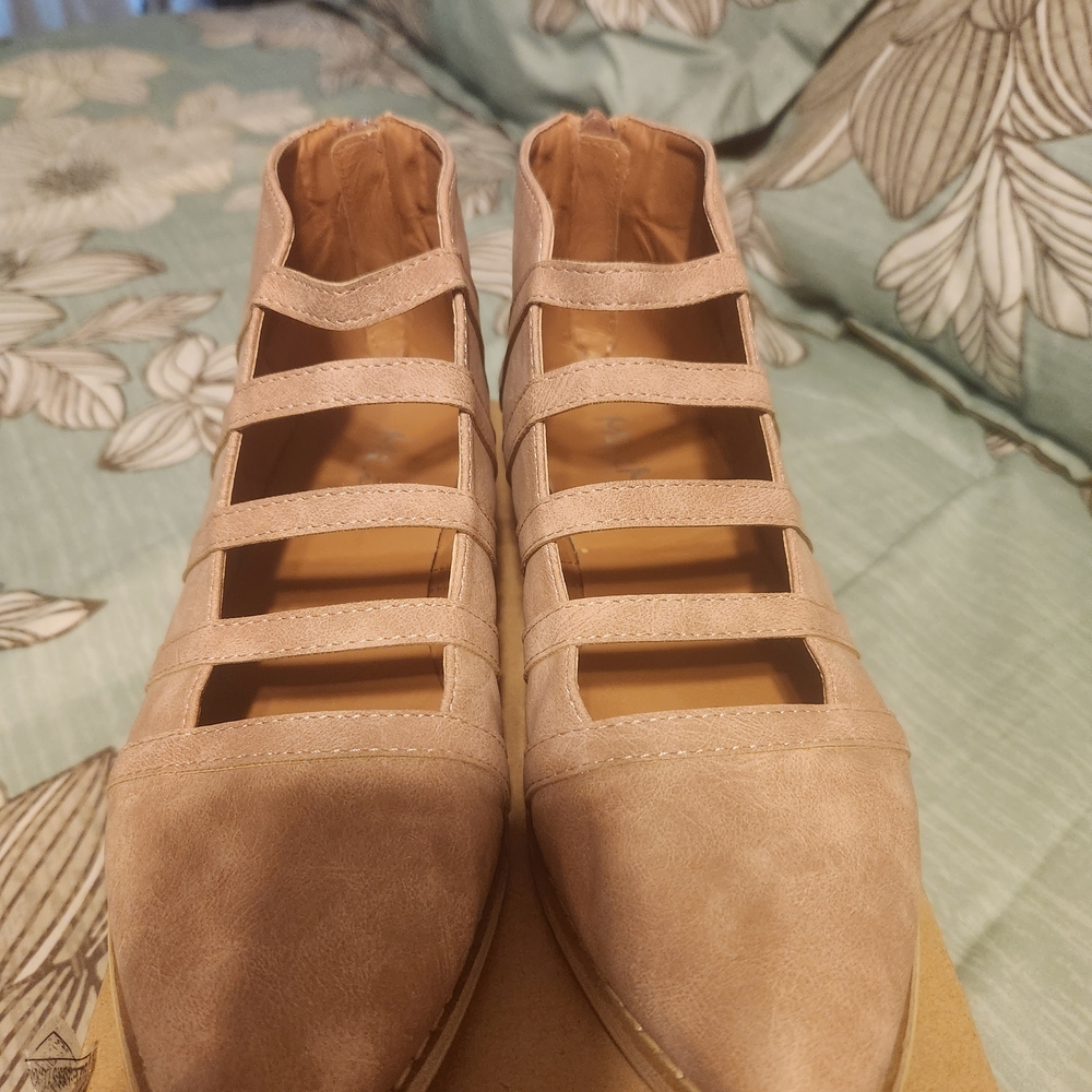 Women's Light Pink Flats